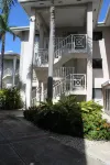 2 Bedroom Condo Seven Mile Beach -Sunset Cove - Newly Renovated