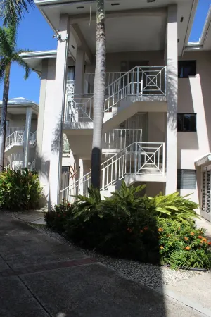 2 Bedroom Condo Seven Mile Beach -Sunset Cove - Newly Renovated Отели рядом с достопримечательностью «Clock Tower»