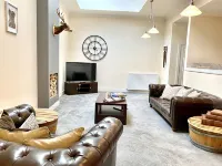 Luxury Executive 2Bed Apartment in Elgin-Free Parking & WiFi 2 Bathrooms Hotels in 