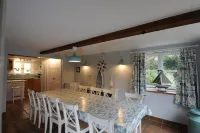 Shepherds Patch Is A Large Thatched Cottage In Thurlestone with a parking space. Hoteles en Kingsbridge