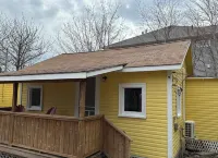 Seaman's Cottage #2 in Summerville Centre - Pet Friendly!