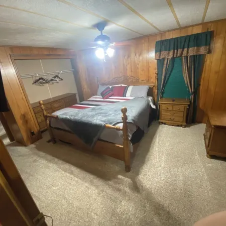 Quiet cabin in the woods w/ access to pools, river, & lakes in gated community!!