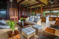 Balinese Inspired Villa w/Panoramic Views & Pool. A/C in All Bedrooms
