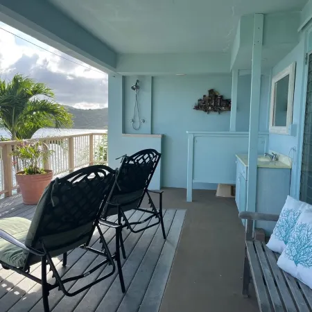 Spectacular Beachfront Villa. Great Snorkeling, Kayaking, Sunrise & Sunset Views Отели в г. Сентрал