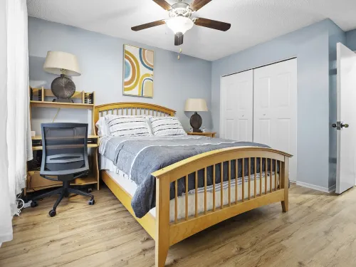 Gorgeous and fenced 3BED/2BTH Near Sarasota Hotels in Manatee County