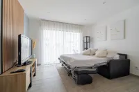 Pretty studio with terrace between sea and forest