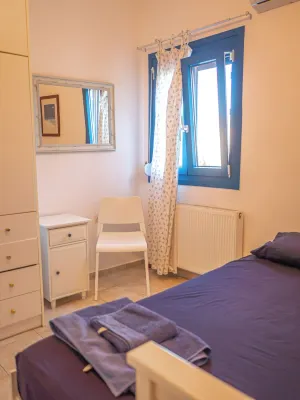 4 bed villa private pool sleeps 10. Great sea mountain views, walk to taverna.