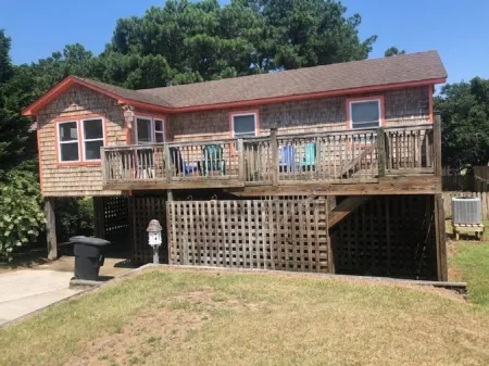 Pet friendly 3 Bed/ 2 Bath Soundside retreat in OBX with Hot Tub & Enclosed yard Отели рядом с достопримечательностью «Райт Бразерс Нешнел Мемориал»
