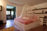 Comfortable villa with private pool and large garden, near Como and Milan