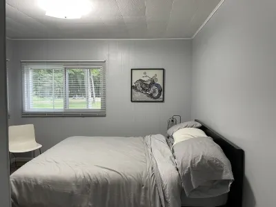 Cozy 3-bedroom Cottage on Metonga Lake with private dock