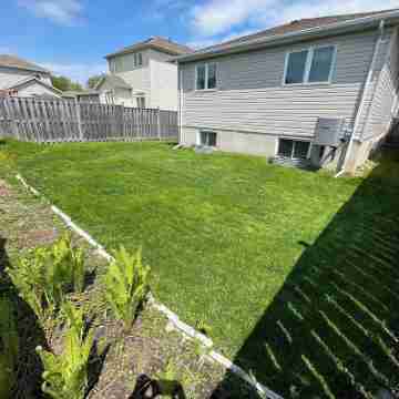 Big & Charming Bungalow Getaway (nearby Walmart, LCBO, Beer Store, Mall, etc Hotel Exterior