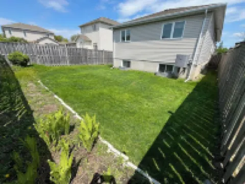 Big & Charming Bungalow Getaway (nearby Walmart, LCBO, Beer Store, Mall, etc