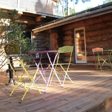 Authentic log in the heart of the pine forest for 10 people