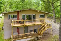 Lake front - Newly renovated - Gorgeous Views - Close to trails!