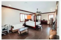 Beautiful Villa with Beach Access