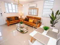 Spacious Retreat with Private Jacuzzi and Tropical Patio 蓬塞住宿飯店