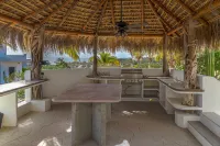 Beautiful 5-bedroom villa with pool and jacuzzi