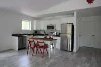 New Large Bruce Peninsula Cottage