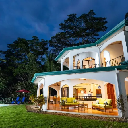 Newly Listed Marvelous Jungle Oasis with Ocean Views Отели в г. Савегре
