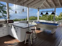 Coconuts: Indoor/Outdoor Living, Spa, Heated Pool & Privacy!