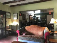 Cozy cabin in tranquil Oneonta with WiFi, AC