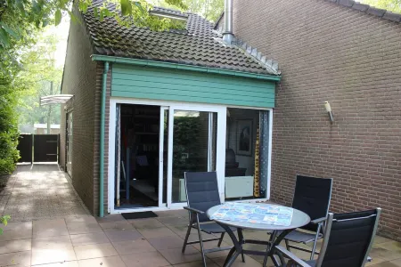 Modern and high-quality vacation home with garden on the Grevelingenmeer