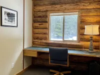 Rustic log cabin Hotels in Boundary County