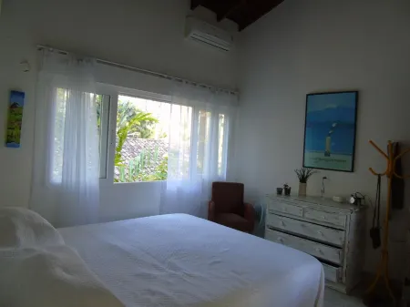 Wonderful house with 5 suites in Barra do Sahy