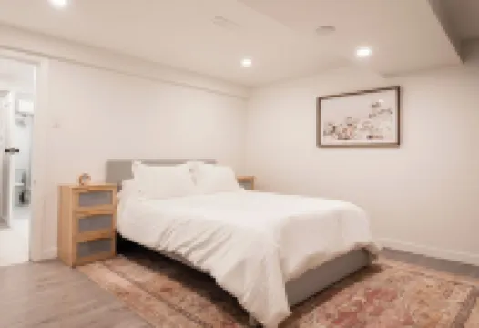 2 Bedroom suite with hot tub! Minutes to local attractions, trails and dining