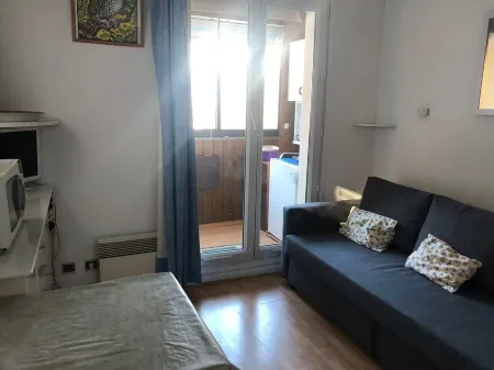 Logement Équipé aux Pieds des Pistes du Seignus Отели рядом с достопримечательностью «Коль д'Ало»