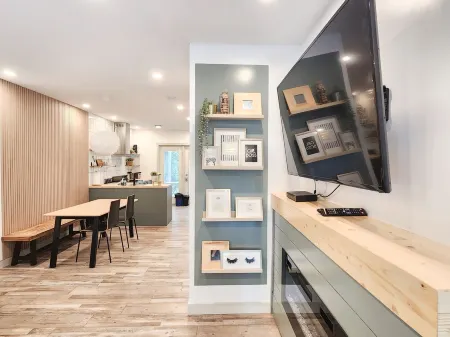 The Overlook Stay | 3 suites | mountain view | free parking Отели в г. Bighorn No. 8