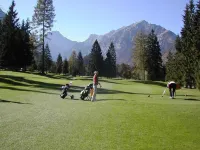 Comfortable, fully furnished apartment with mountain views for 4 people