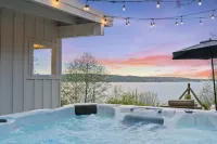 Waterview Rabbit Hill Cottage w/hot tub.