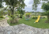 Homestay Omah Embun Hotel di Moyudan
