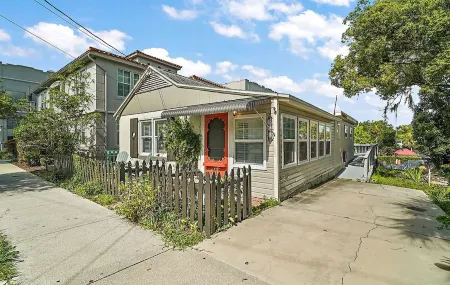 The Downtowner Cottage downtown Mt. Dora Location! Location! Location! Отели рядом с достопримечательностью «Walmart Garden Center»