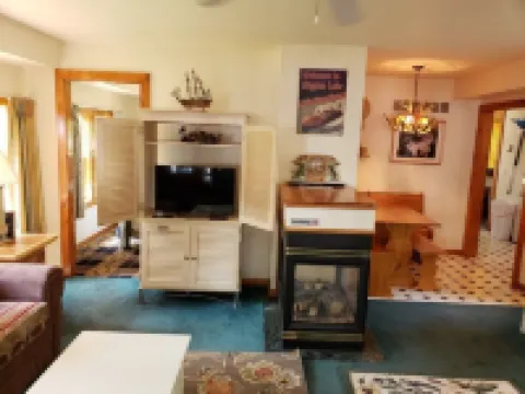 Amazing Cabin directly on Higgins Lake w/Private Boat Mooring Onsite!