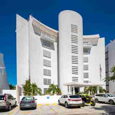 Stunning 7th floor condo, Excellent Snorkeling, Fantastic Oceanfront terrace! Hotel Exterior