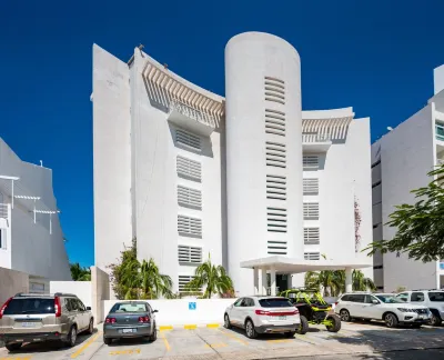 Stunning 7th floor condo, Excellent Snorkeling, Fantastic Oceanfront terrace!