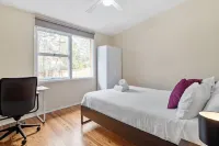 Green Leaf Retreat/PETS ALLOWED/FREE PARKING/CLOSE TO KATOOMBA & BLUE MOUNTAINS!