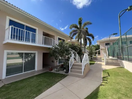 Oceanfront Luxury in small Intimate complex! Отели в г. Запад Бэй