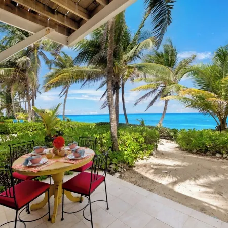 Azure Breeze #4, Beachfront, White Sand, Bikes, Kayak, Snorkel Gear, Rum Point!!