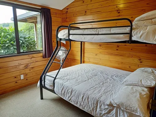 Lovely 3 Bedroom Quiet Home with Farm Views - 10 mins to Cambridge and Hobbiton Hotels in Karapiro