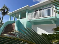 Ocean Breeze, steps to the beach! Generator, Starlink internet, filtered water.