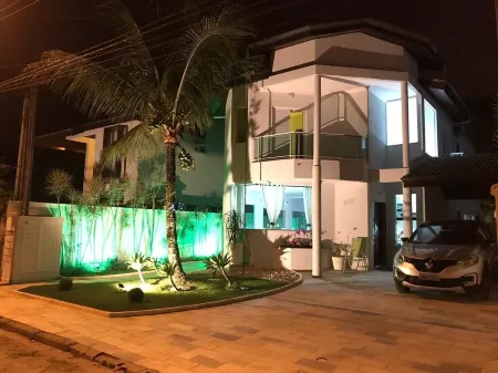 Beautiful townhouse with air conditioning, swimming pool and independent hot tub