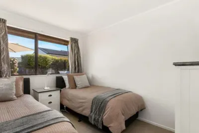 Suits Us Taupo Central – Modern Comfort Minutes from Lake & Local Attractions 달분화구 지열지대 주변 호텔