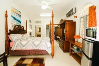 Hot Tub & Saltwater Pool- Scenic 2bedroom 2bath Island Castle Rentals