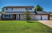 30 Min to OU!  Spacious 5 Bedroom Home with Private Pool and Hot Tub - プライペートプール
