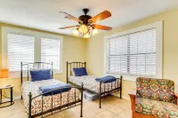 Hike, Fish and Explore Family Cabin in Sulphur! - Wifi
