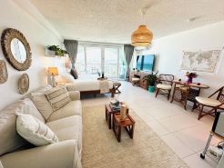 5 minutes to SJU airport, Steps to Isla Verde Beach, 16th Fl. w/Prkg @ESJ Towers