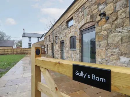 Sally's Barn Отели рядом с достопримечательностью «The Robert Jones and Agnes Hunt Orthopaedic Hospital»